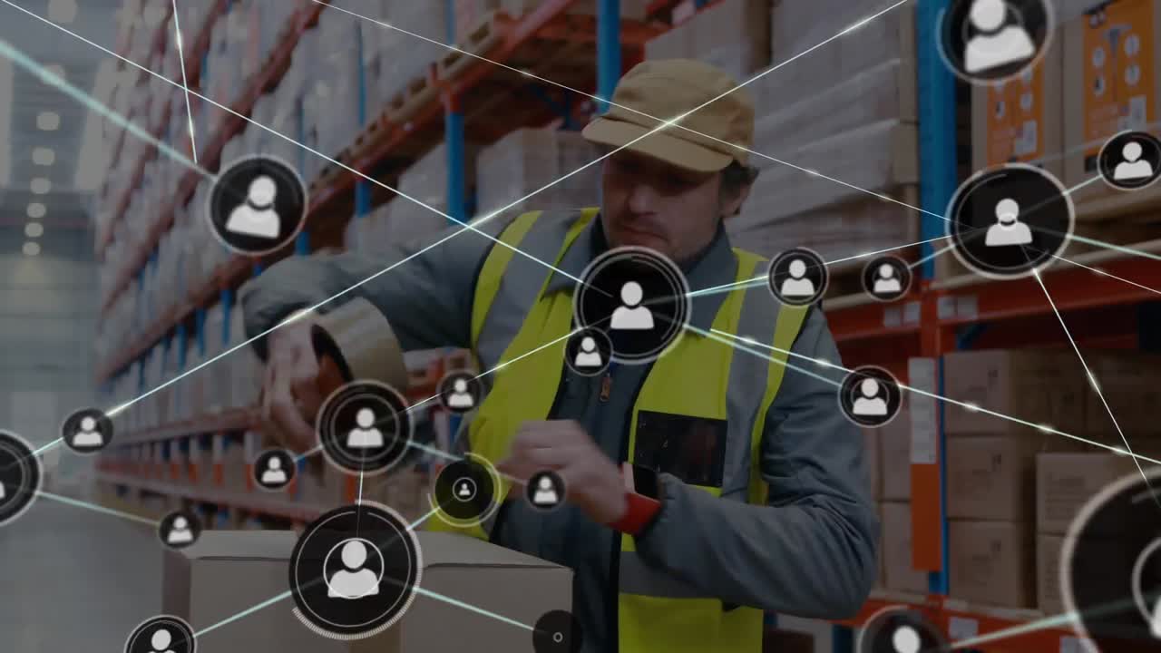 animación de una red de iconos de perfil sobre un trabajador caucásico empacando una caja en un almacén.