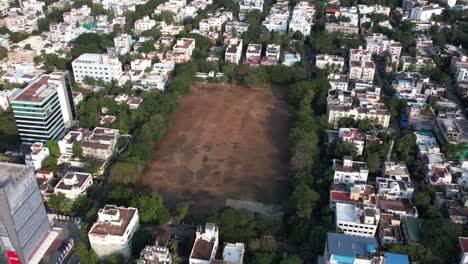 Imágenes-Aéreas-Del-Parque-Infantil-En-El-Centro-De-La-Ciudad-De-Chennai