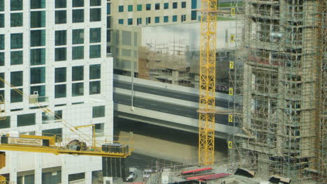 construcción urbana y flujo de tráfico en dubai