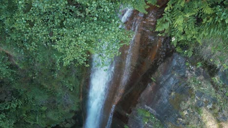 Hermoso-Fondo-Natural-De-Cascada-En-Folgoso-Do-Courel,-Lugo,-España---Fotografía-Con-Dron