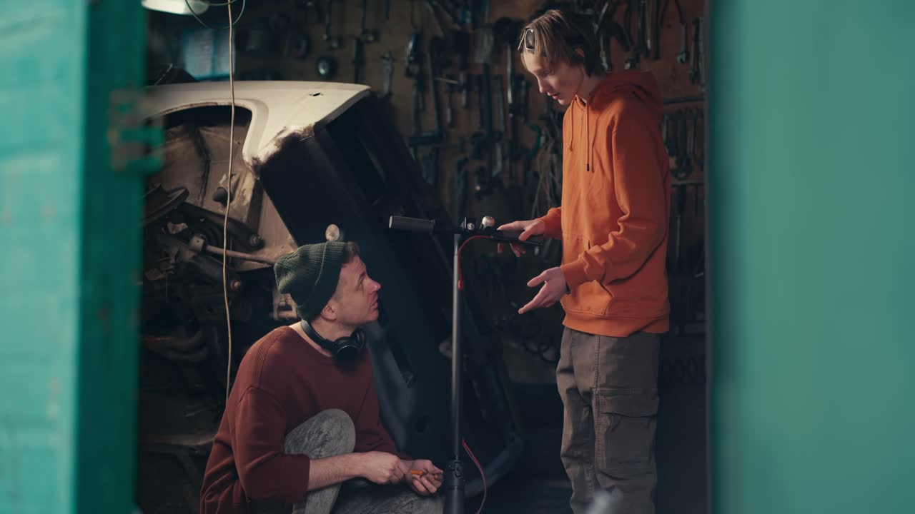 vínculo padre-hijo en el taller: aprender y crecer a través de la mecánica