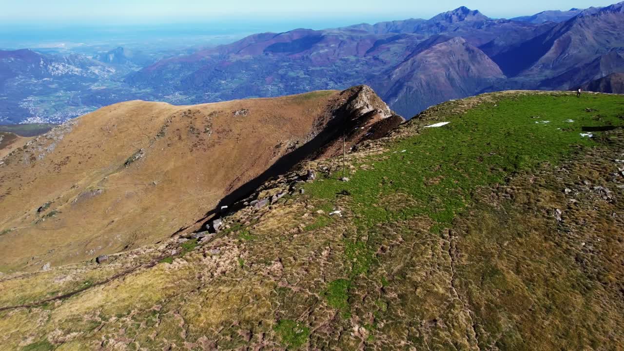 360 view of Pyrenees, Pic du Cabaliros, stunning valleys, hiking joy