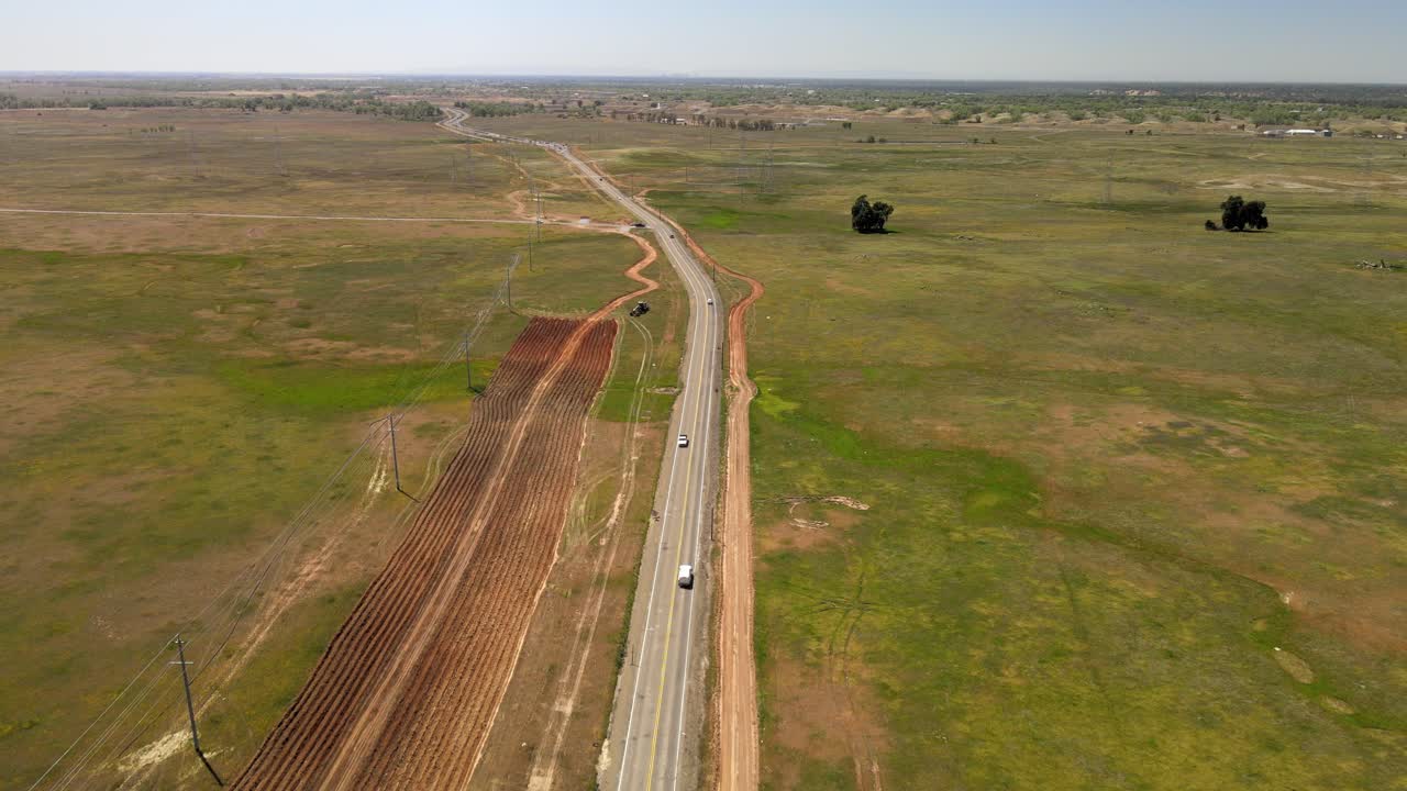 vista de ariel de la nueva vía expresa que conecta white rock en folsom con i-5 en sacramento
