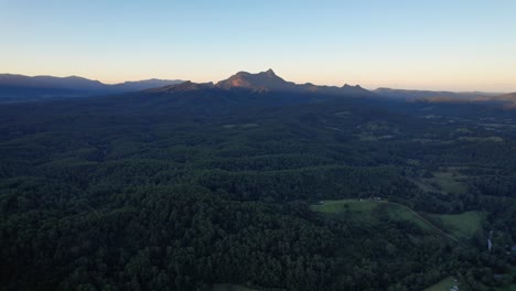 Monte-La-Montaña-De-Advertencia-En-La-Distancia-En-Tweed-Range,-Northern-Rivers,-Nueva-Gales-Del-Sur,-Australia