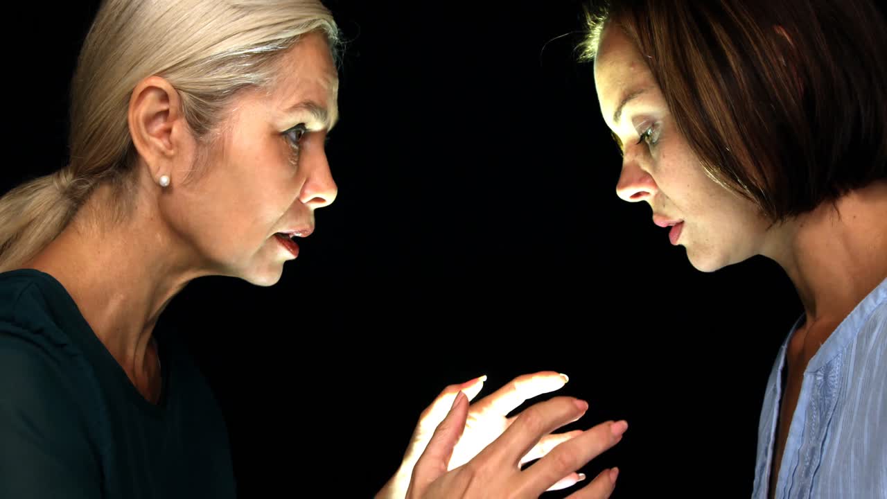 psicóloga haciendo un ejercicio con su paciente