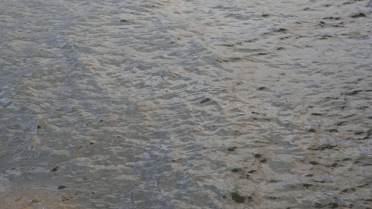 Slow motion of the water waves in the sun