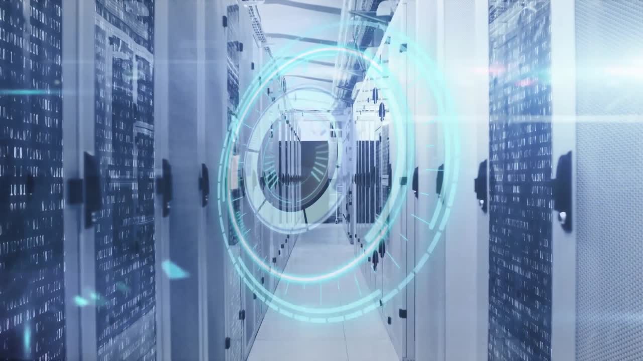 컴퓨터 서버와 함께 기술 방에서 스 ⁇  스캐닝과 데이터 처리의 애니메이션