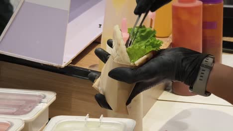 preparación y servicio de un envoltorio