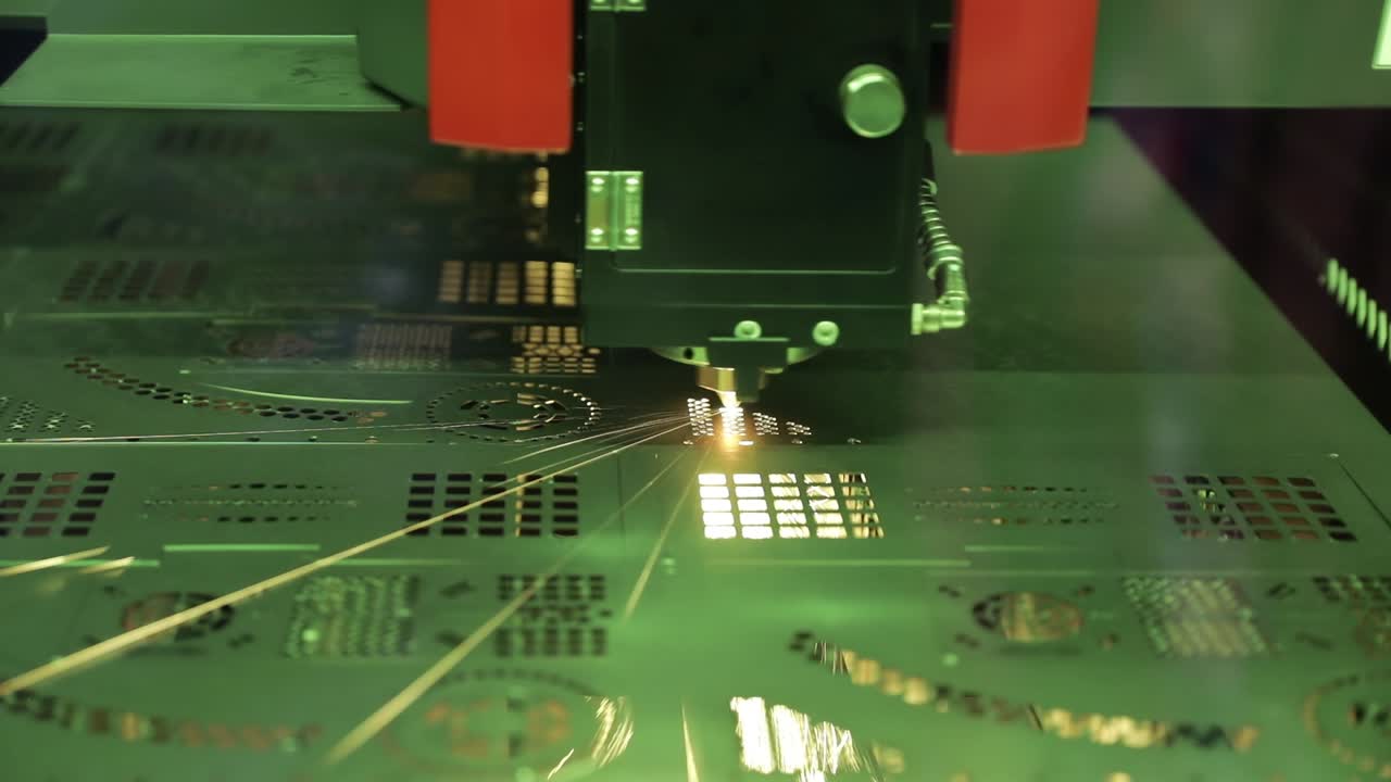 금속의 cnc 레이저 절단, 현대 산업 기술.