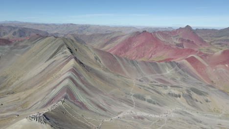 vuelo hacia adelante: descubriendo la belleza de la montaña arco iris, peru