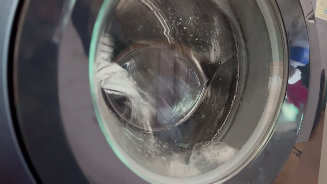 Fully automatic front-loading washing machine with anti-tangle technology