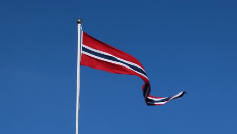 Norway-pennant-flag-waving-in-the-wind-against-deep-blue-sky.