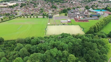 Aufnahme-Eines-Fußballplatzes-Im-Bezirk-Huntingdonshire-In-England-Am-Abend