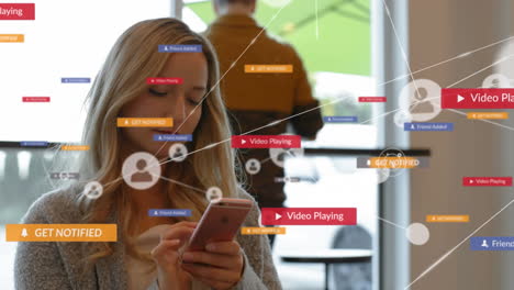 animación de la red de conexión con iconos sobre la mujer usando teléfono inteligente