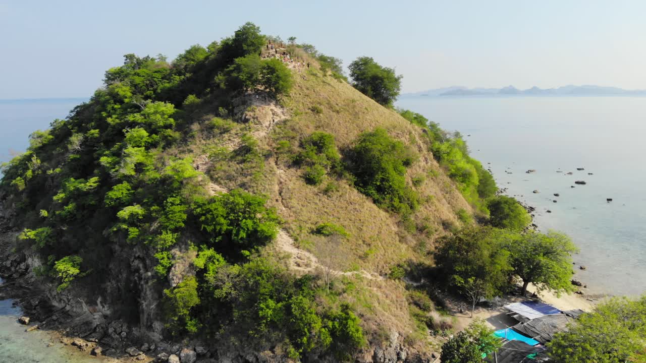 la isla del paraíso pulau kelor en el parque nacional de komodo, nusa tenggara este, indonesia