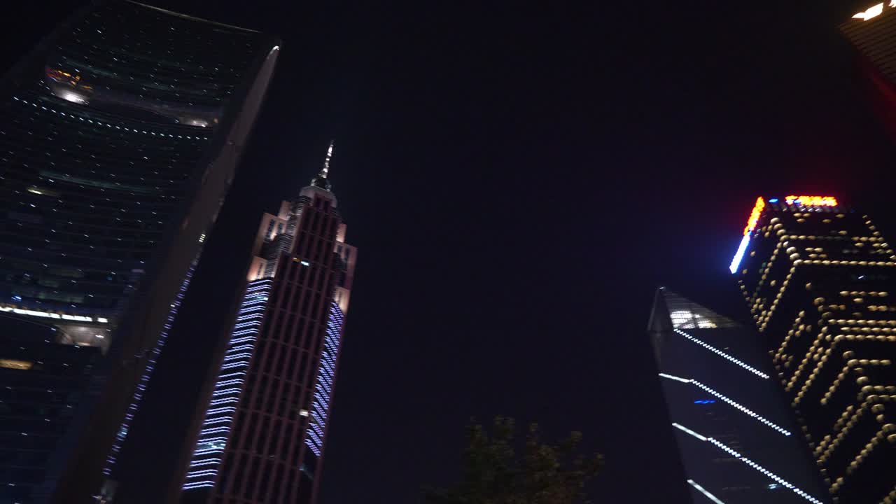 hora de la noche ciudad de guangzhou centro famoso megatalls edificios panorama 4k