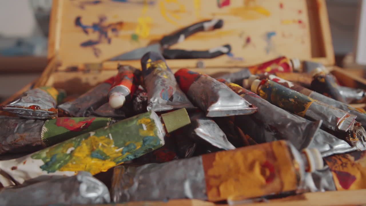 경우에 오일 페인트 튜브