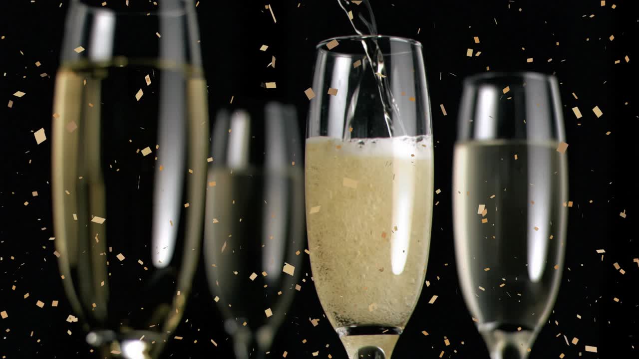 Animazione di coriandoli bianchi che cadono su champagne versato in un bicchiere su sfondo nero.