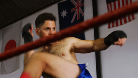 un boxeador haciendo una postura de boxeo