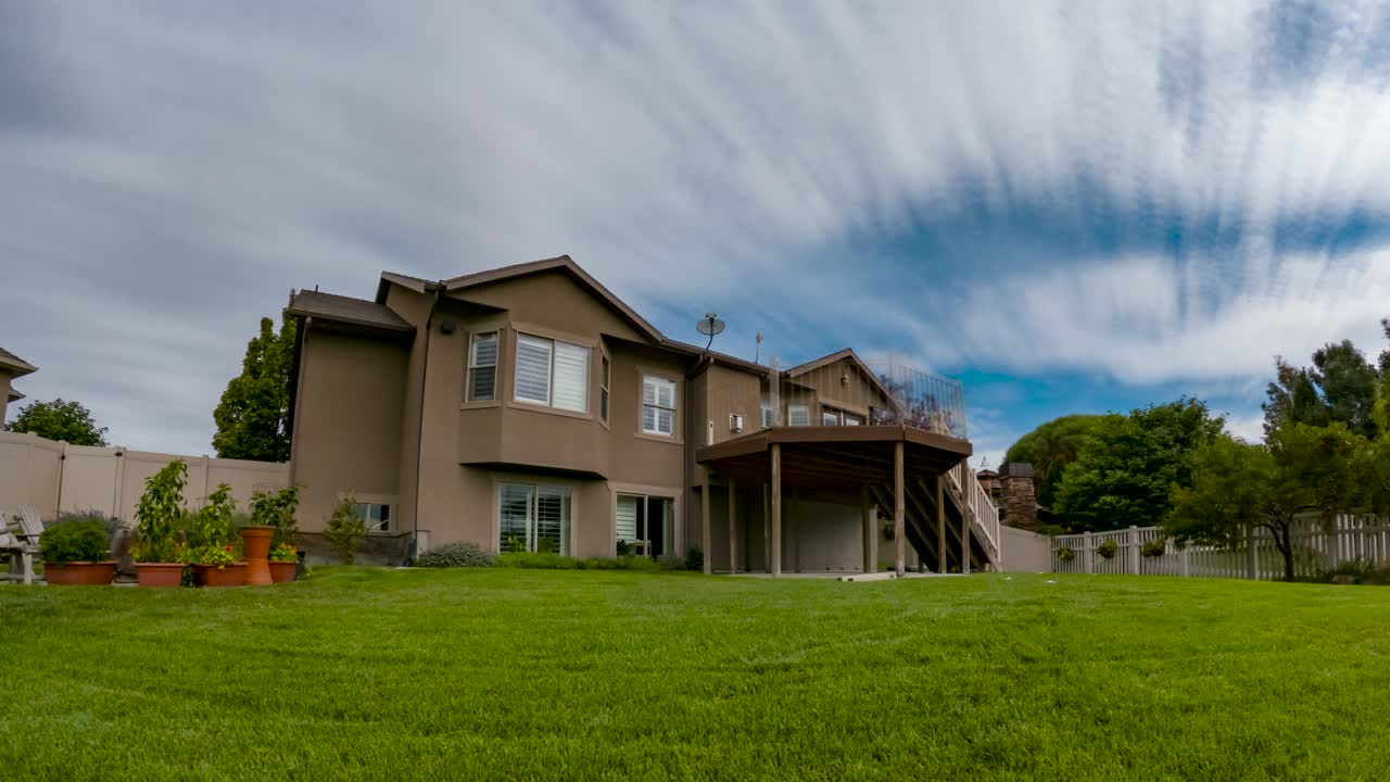 교체를 위한 뒤뜰 데크 난간 철거 - 시간 경과