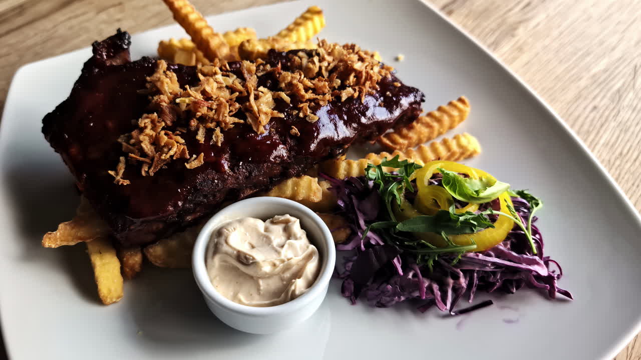 Prime rib bbq sauce covered crispy onion american food plate restaurant