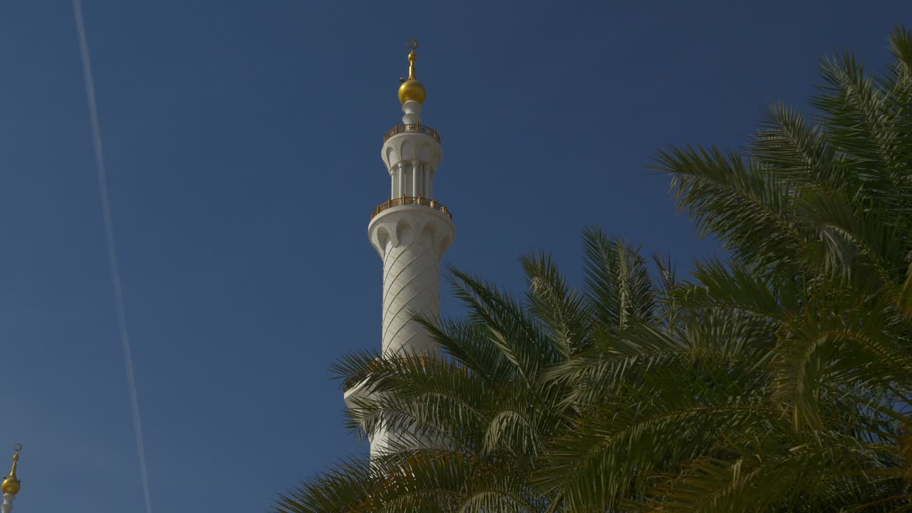 파란 하늘 아부다비 그랜드 모스크 타워 파노라마 4k 아랍에미리트