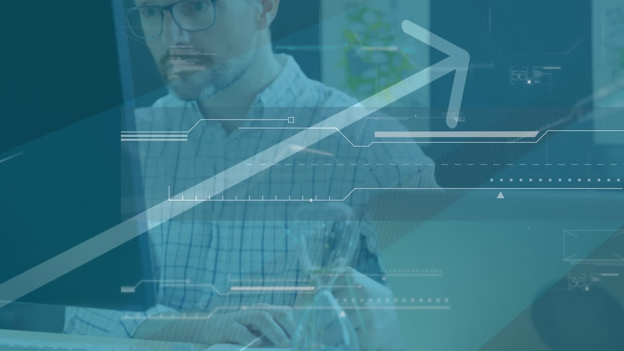 animación de diagramas y procesamiento de datos sobre el hombre de negocios en el escritorio utilizando computadora