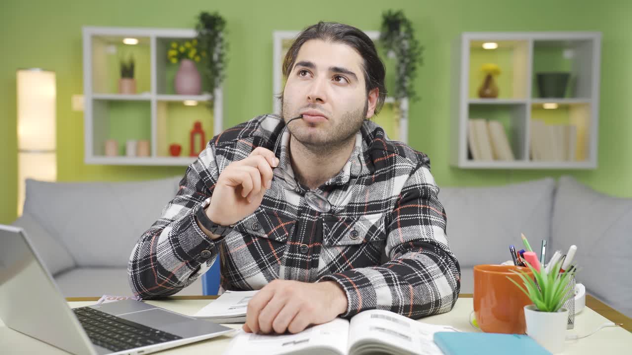 un joven independiente que se le ocurrió una buena idea.