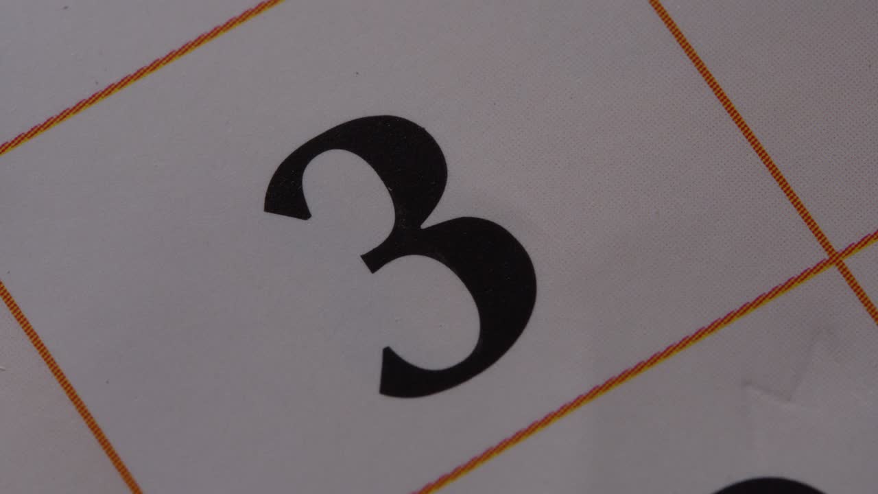 marcar la fecha en el calendario con un marcador rojo