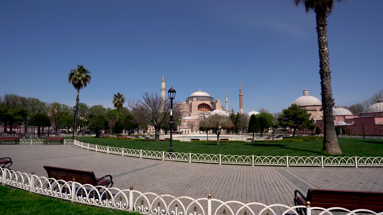 hagia sophia de estambul en el toque de queda por la pandemia de covid-19.