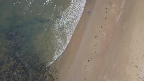 Vista-Aérea-De-Pájaro-Vista-Por-Drones-De-La-Playa-De-Seaburn,-Sunderland,-Noreste-De-Inglaterra