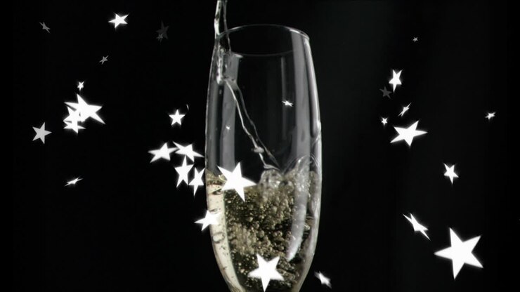 Animazione di stelle bianche su un bicchiere di champagne su sfondo nero