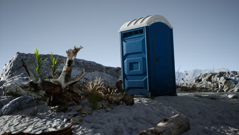 Tragbare-Mobile-Toilette-Am-Strand.-Chemie-WC-Kabine