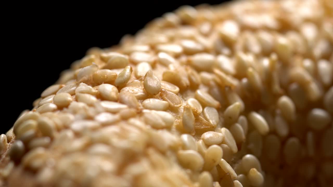 세자미 씨을 는 신선한 베이글, 검은 배경, 극심한 클로즈업