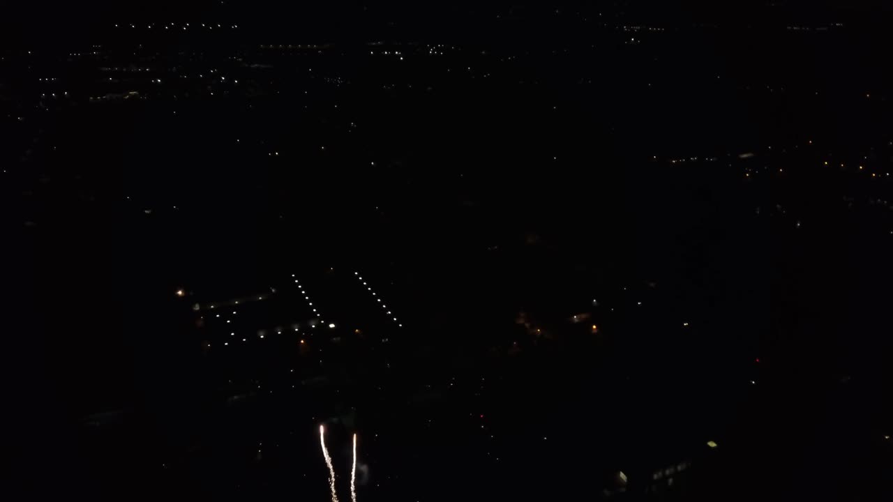 vista aérea de los fuegos artificiales durante la celebración del 4 de julio en tooele, utah