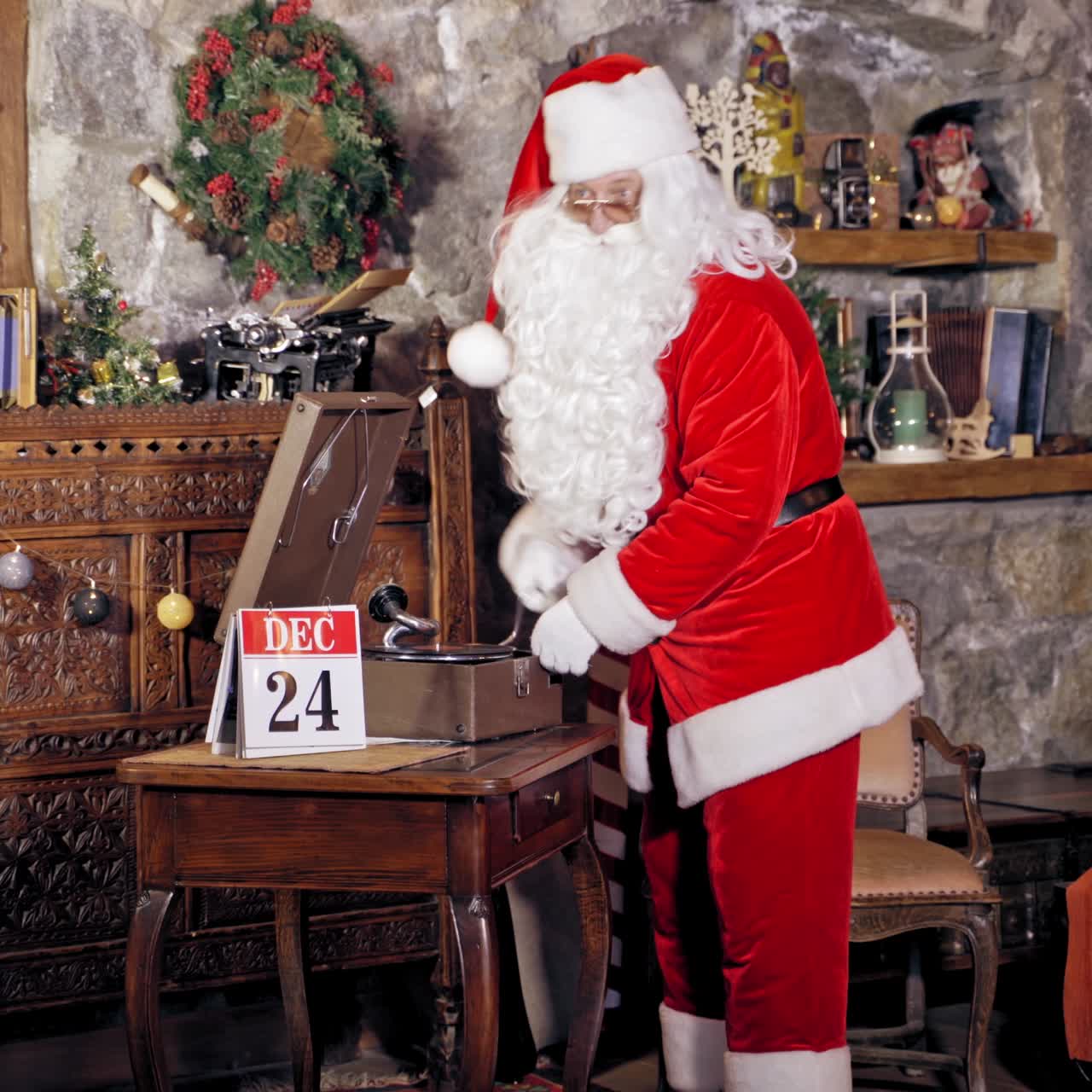 산타클로스가 크리스마스를 준비하고 있다