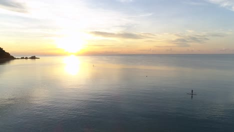 日の出時の空中海景