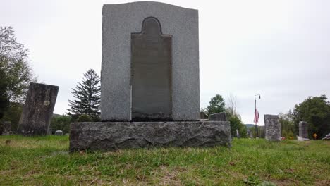 Hijo-Pequeño-Que-Murió-Al-Nacer-Las-Tumbas-De-Joseph-Y-Emma-Smith-Para-La-Historia-Temprana-Del-Mormonismo-En-Susquehanna,-Pennsylvania