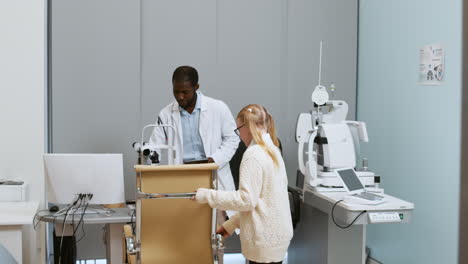 girl in the ophthalmologist