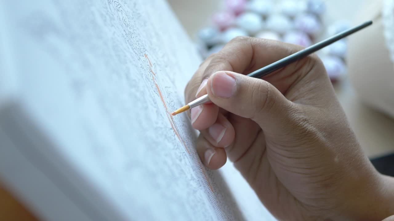 pintando con un pincel