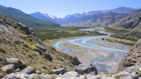 Las-Vueltas-river-in-Los-Glaciares-National-Park-in-Patagonia,-Argentina