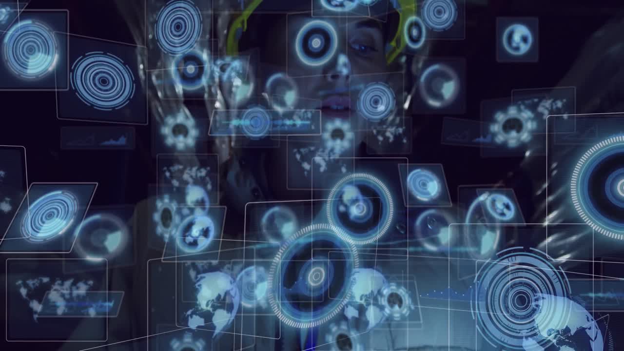 animación de procesamiento de datos con escaneo de alcance sobre una trabajadora caucásica en un almacén.