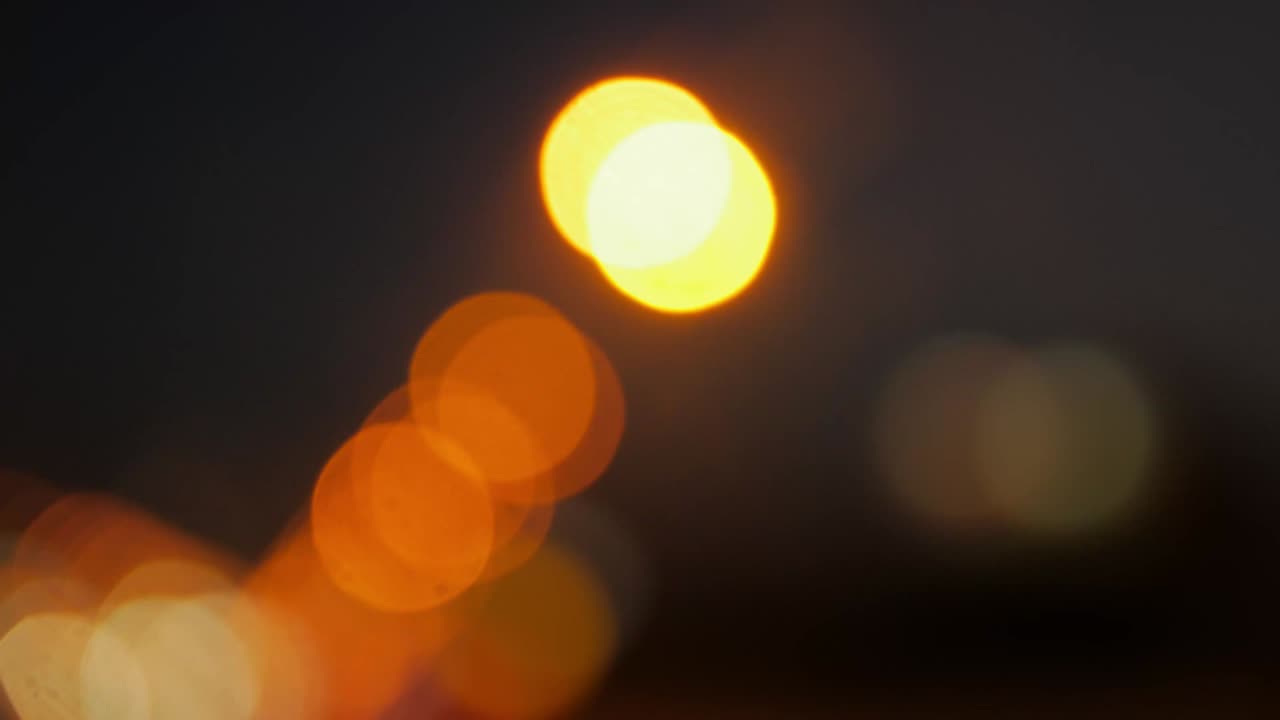 luces de carretera de fondo borroso