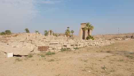 Ruins-Karnak-Temple-with-palm-trees,-Luxor,-Egypt