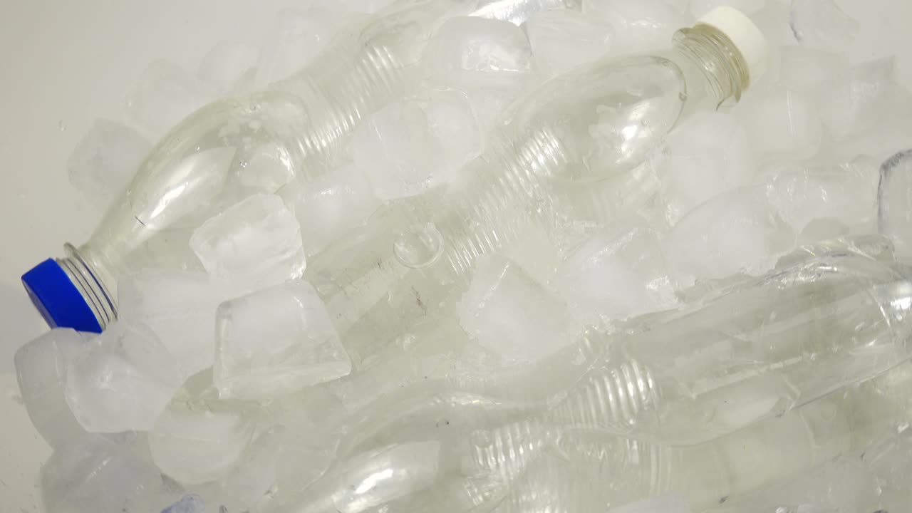 얼음 속의 물병