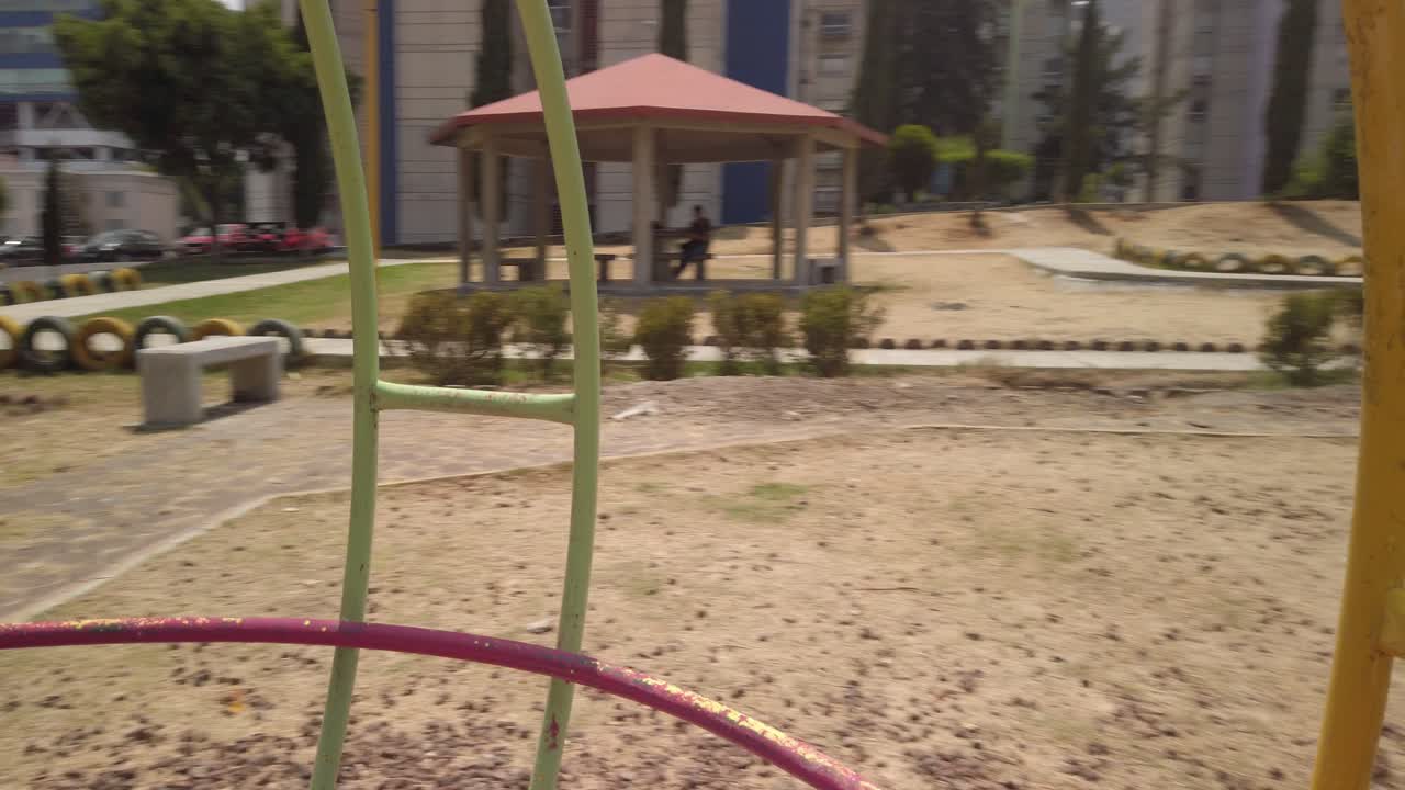 Spinning around inside global motion play