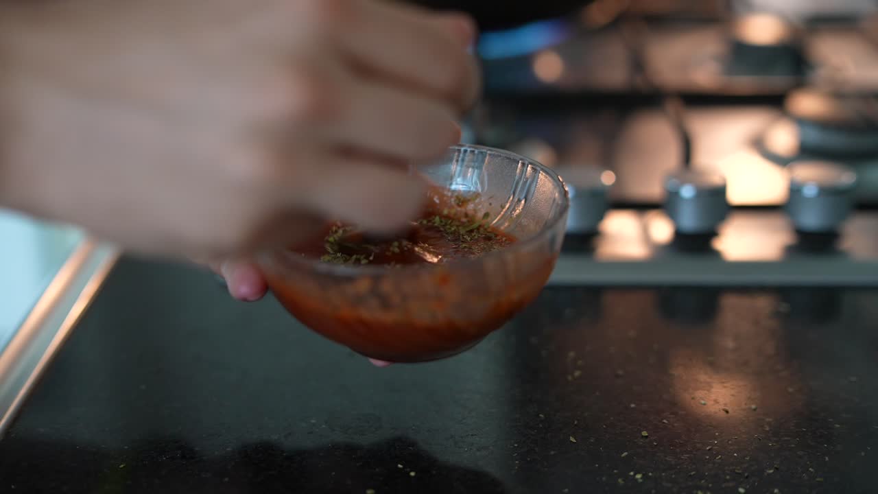 preparación de la salsa de tomate