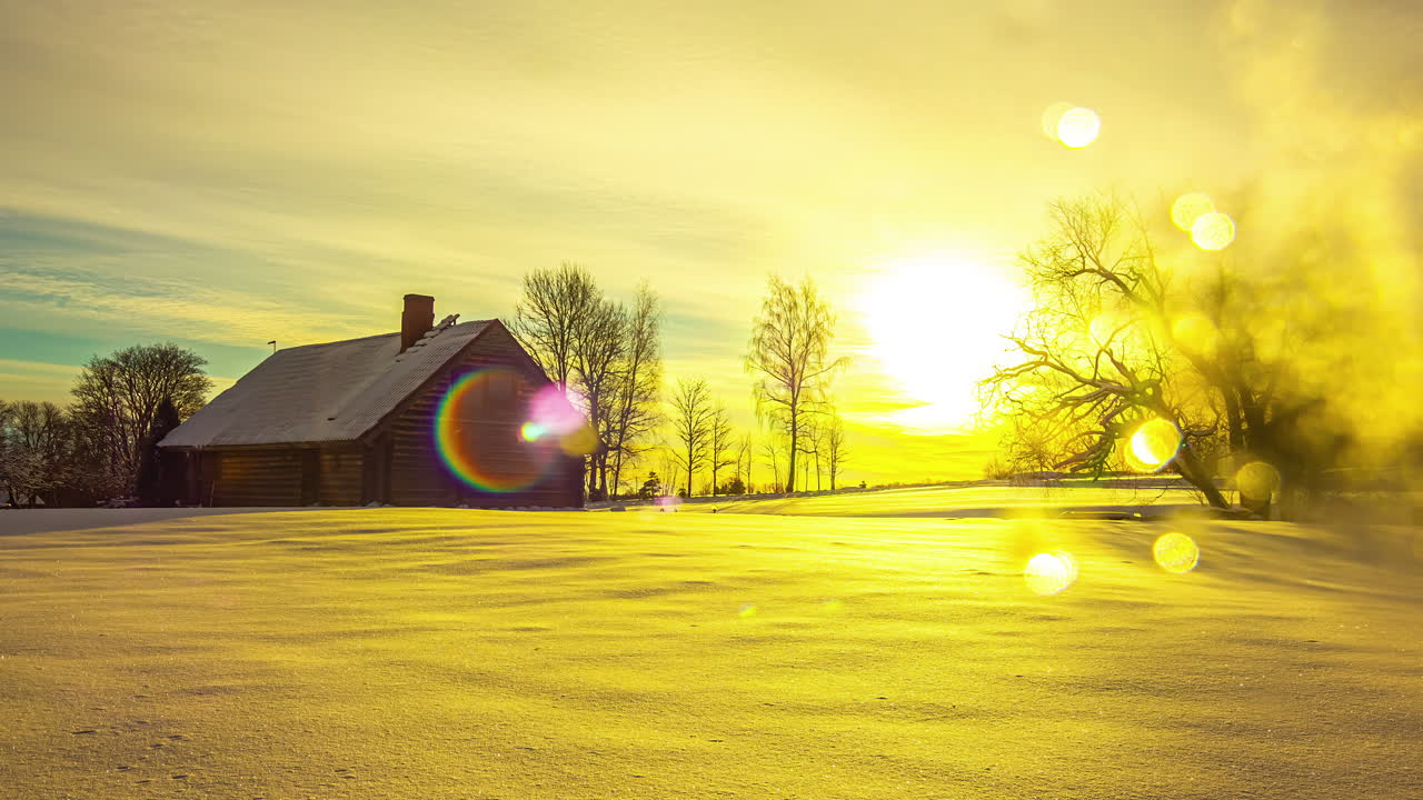겨울 시간에 태양 위로 움직이는 권운의 동작 흐림 시간 경과