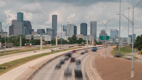 lapso de tiempo de autos en la autopista 288 en dirección norte hacia el centro de houston