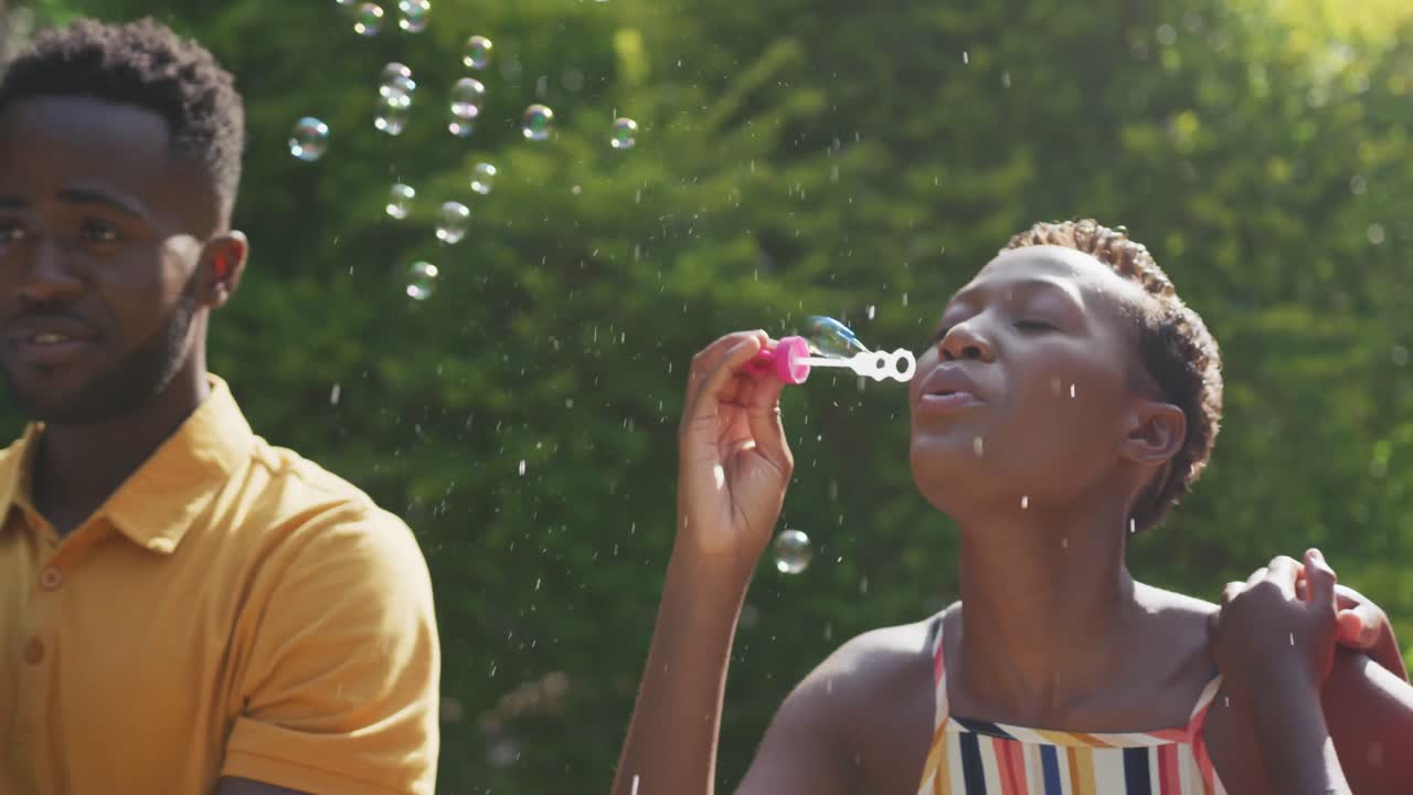 행복 한 가족 이 함께 시간을 보내는 것